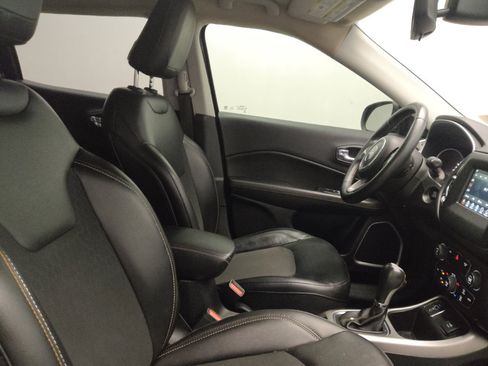 Used 2019 Jeep Compass Latitude FWD image 21