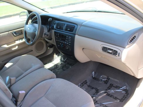 Used 2001 Ford Taurus LX FWD image 24