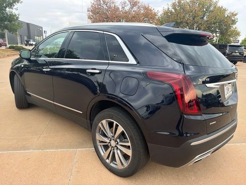 Used 2021 Cadillac XT5 Premium Luxury AWD/4WD image 2