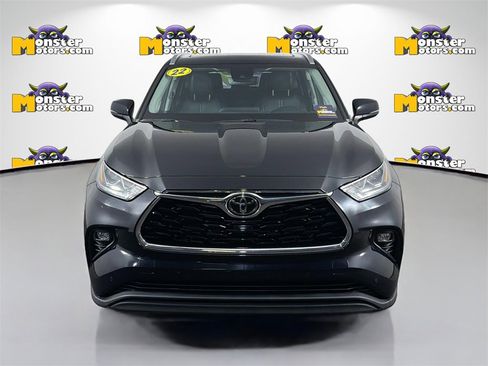 Used 2022 Toyota Highlander Limited image 2