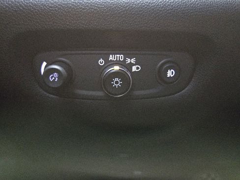Used 2018 Chevrolet Traverse LT AWD/4WD image 24