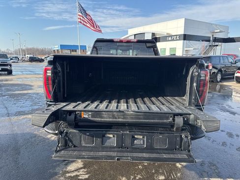 Used 2024 GMC Sierra 2500 AT4X image 32