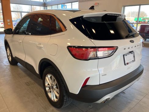 Used 2020 Ford Escape SE image 7