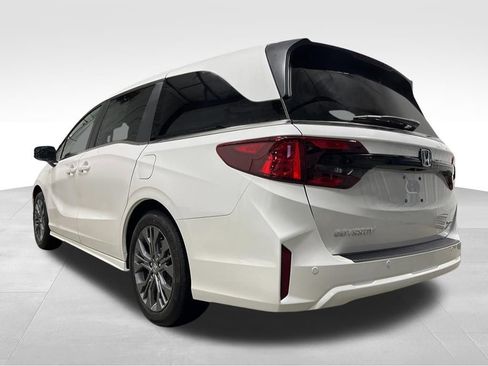 New 2026 Honda Odyssey Touring image 3