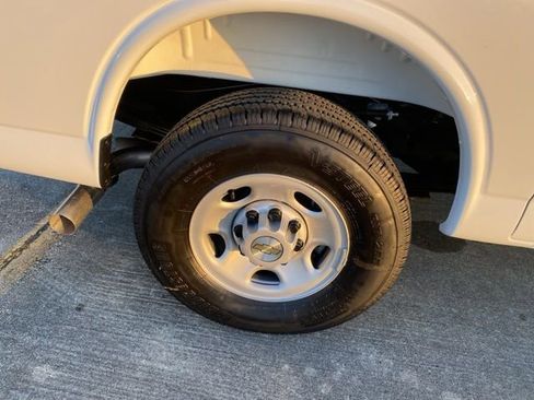 New 2026 Chevrolet Express 2500 image 10