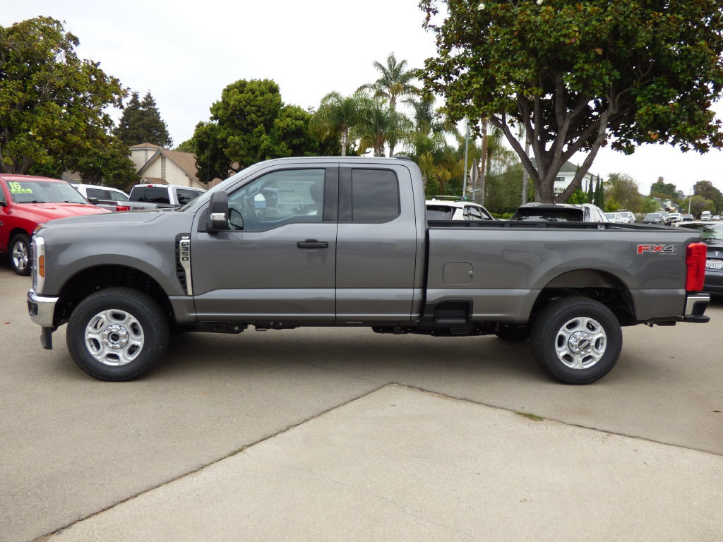 New 2026 Ford F350 XLT w/ FX4 Off-Road Package AWD/4WD image 1
