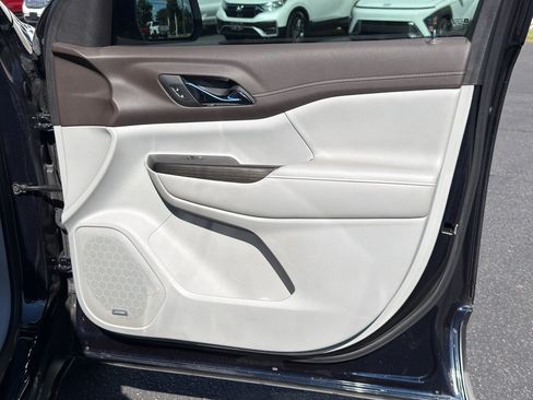 Used 2021 GMC Acadia SLT w/ Technology Package FWD image 28