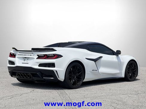 Used 2025 Chevrolet Corvette Z06 RWD image 3