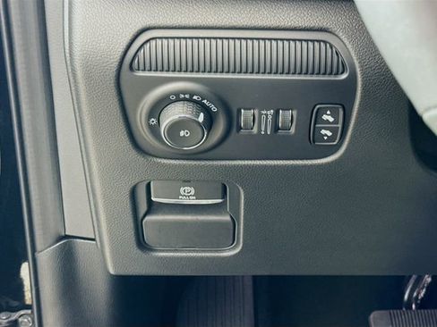 Used 2024 Jeep Wagoneer Series II image 10