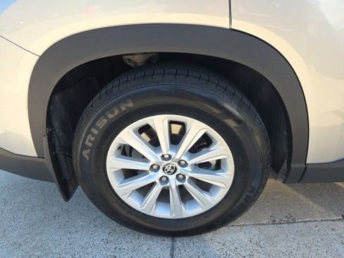 Used 2024 Toyota Grand Highlander XLE image 11