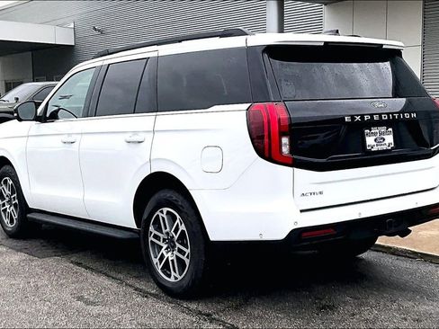 Used 2025 Ford Expedition Active AWD/4WD image 3
