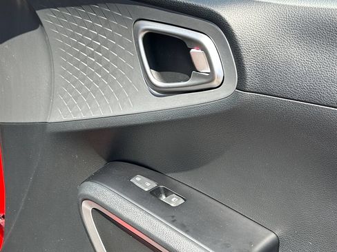Used 2025 Kia Soul LX FWD image 25