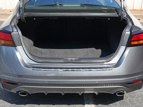 Used 2022 Nissan Altima 2.5 SR w/ Midnight Edition Package FWD image 9
