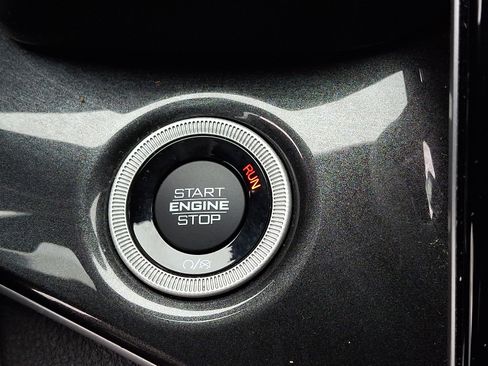 Used 2023 Jeep Grand Cherokee L Laredo image 28