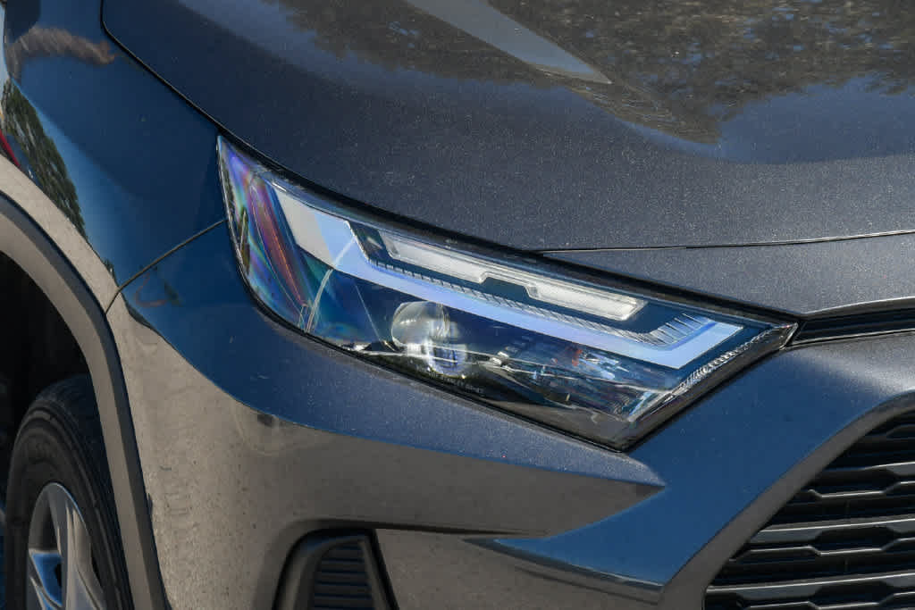 Certified 2024 Toyota RAV4 LE AWD/4WD image 4