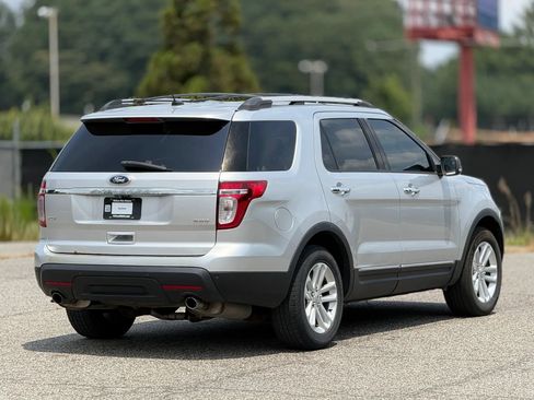Used 2015 Ford Explorer XLT w/ Equipment Group 201A AWD/4WD image 9