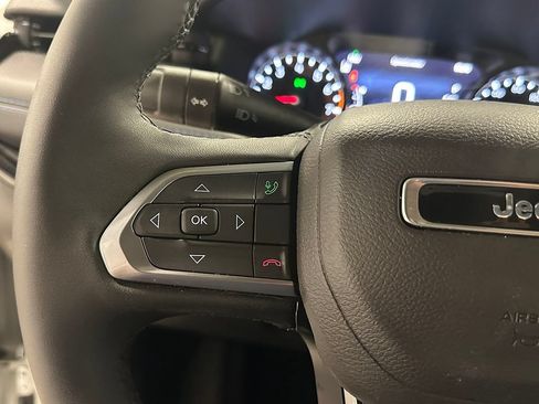 Used 2026 Jeep Compass Limited AWD/4WD image 36