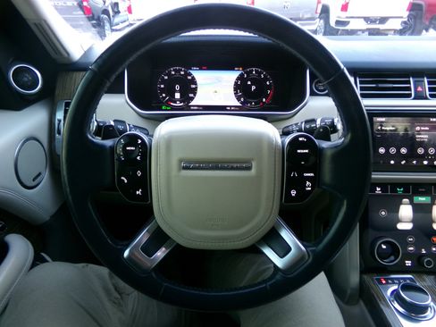 Used 2019 Land Rover Range Rover HSE image 10