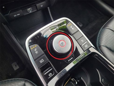 Used 2022 Kia Niro EX Premium image 16