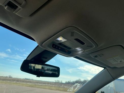 Used 2021 Chevrolet Traverse LT w/ LT Premium Package AWD/4WD image 19