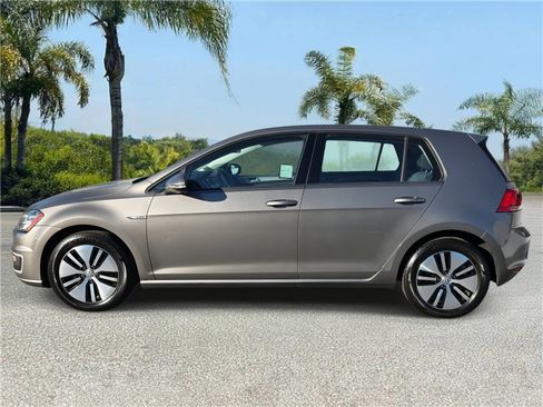 Used 2016 Volkswagen e-Golf SE w/ DC Fast Charging Package image 2