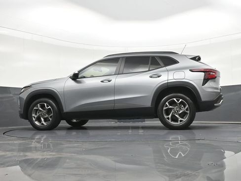 Used 2025 Chevrolet Trax LT FWD image 26