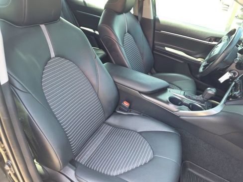 Used 2022 Toyota Camry SE FWD image 12