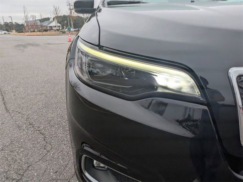 Used 2019 Jeep Cherokee Limited image 10