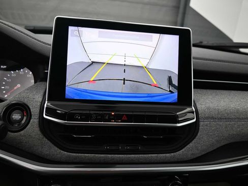 Used 2024 Jeep Compass Latitude w/ Convenience Group image 8