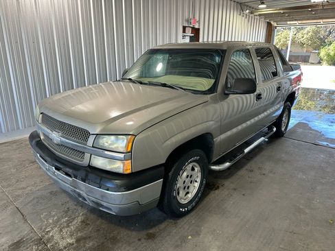 Used 2003 Chevrolet Avalanche 2WD image 1