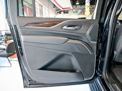 Used 2023 Cadillac Escalade ESV Premium Luxury image 20