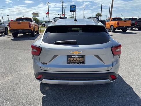 New 2026 Chevrolet Trax LT w/ Driver Confidence Package FWD image 7