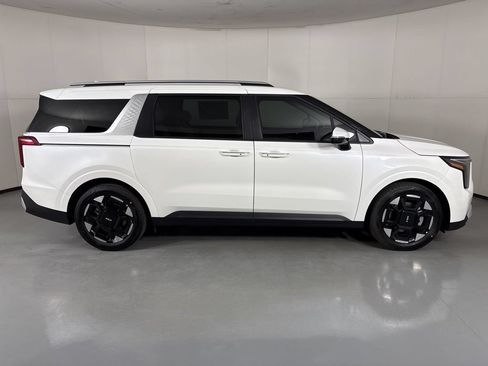 New 2026 Kia Carnival EX FWD image 9