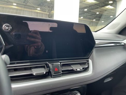 Used 2024 Chevrolet TrailBlazer LT w/ Convenience Package AWD/4WD image 14