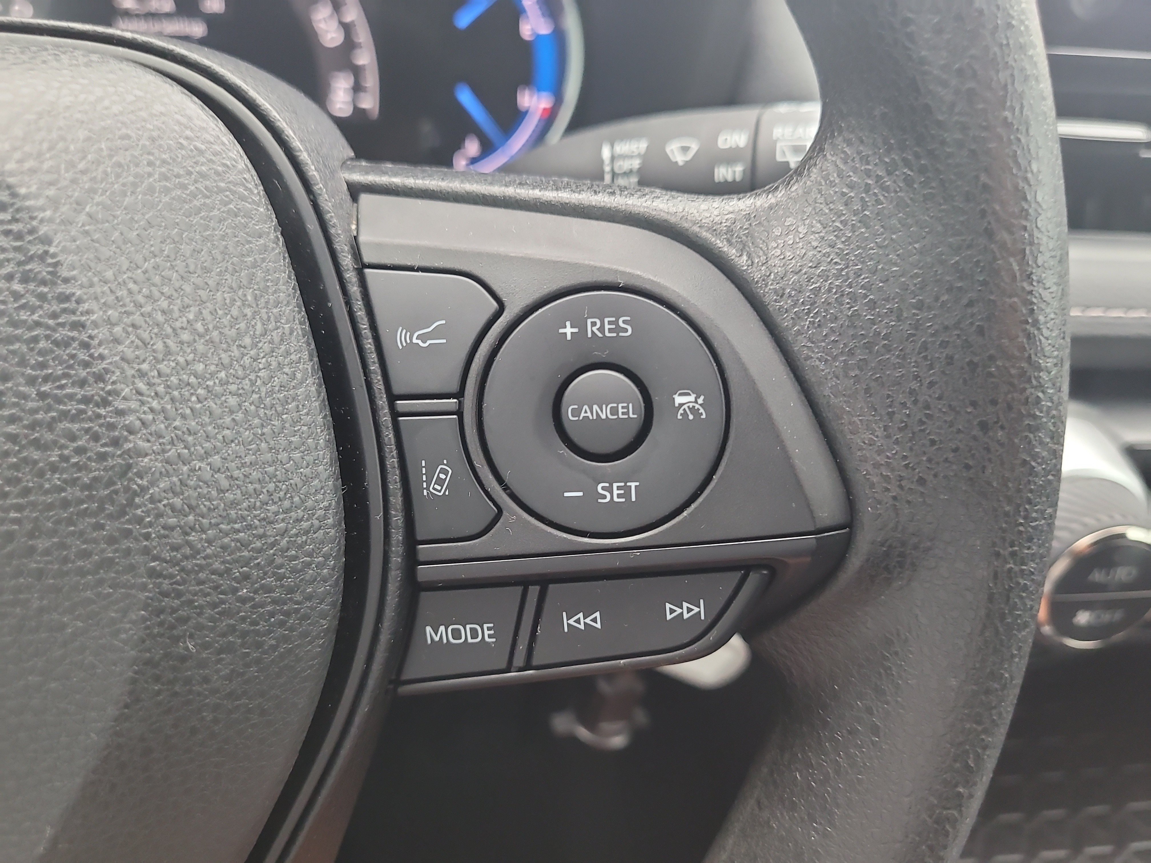 Used 2023 Toyota RAV4 LE AWD/4WD image 28