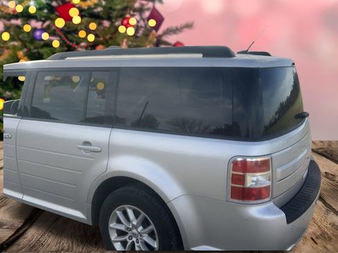 Used 2019 Ford Flex SE image 2