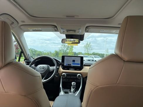 Used 2025 Toyota RAV4 XLE Premium w/ Weather Package AWD/4WD image 17