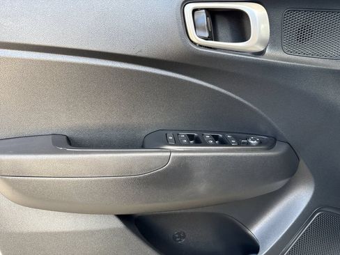 Used 2025 Hyundai Venue SEL FWD image 10