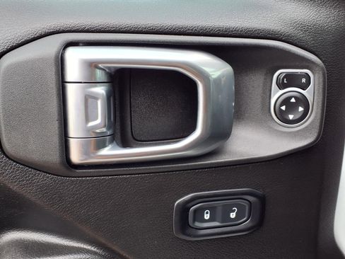 Used 2024 Jeep Gladiator Sport AWD/4WD image 10
