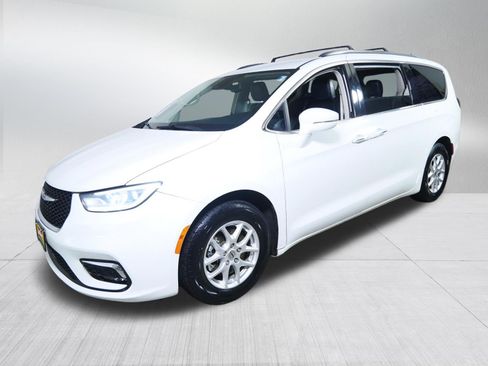 Used 2021 Chrysler Pacifica Touring-L FWD image 3