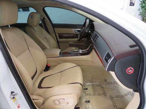 Used 2013 Jaguar XF 3.0 image 11
