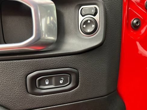 Used 2024 Jeep Wrangler Unlimited Sahara AWD/4WD image 15