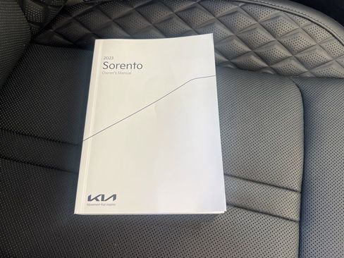 Certified 2023 Kia Sorento SX image 27