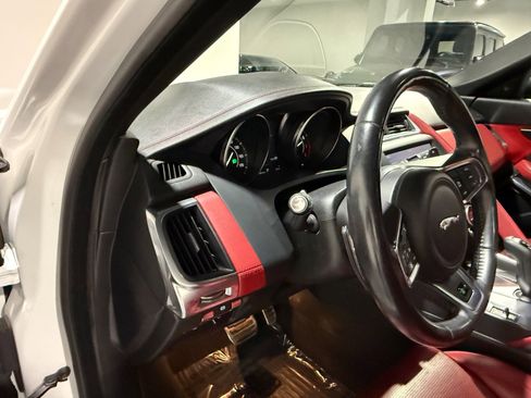 Used 2019 Jaguar E-PACE R-Dynamic SE image 29