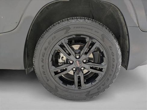 Used 2023 GMC Terrain AT4 image 21