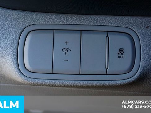 Used 2024 Hyundai Venue Limited image 47