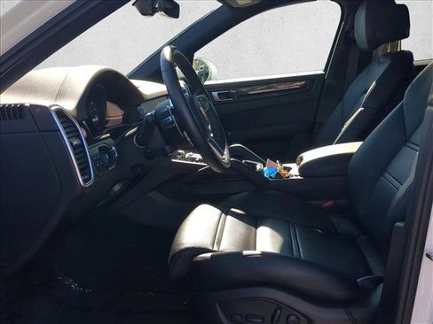 Used 2023 Porsche Cayenne Coupe image 17