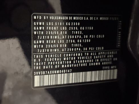 Used 2022 Volkswagen Tiguan SE image 33