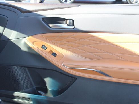 Used 2020 Toyota Avalon Limited image 33