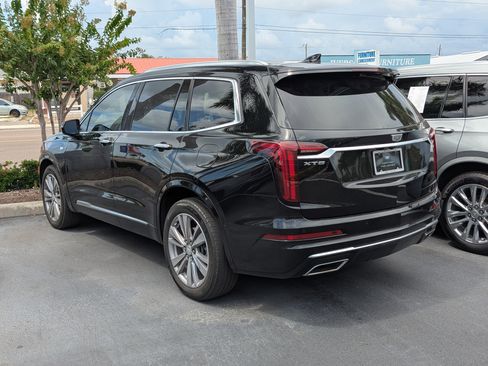 Used 2023 Cadillac XT6 Premium Luxury w/ Technology Package FWD image 3
